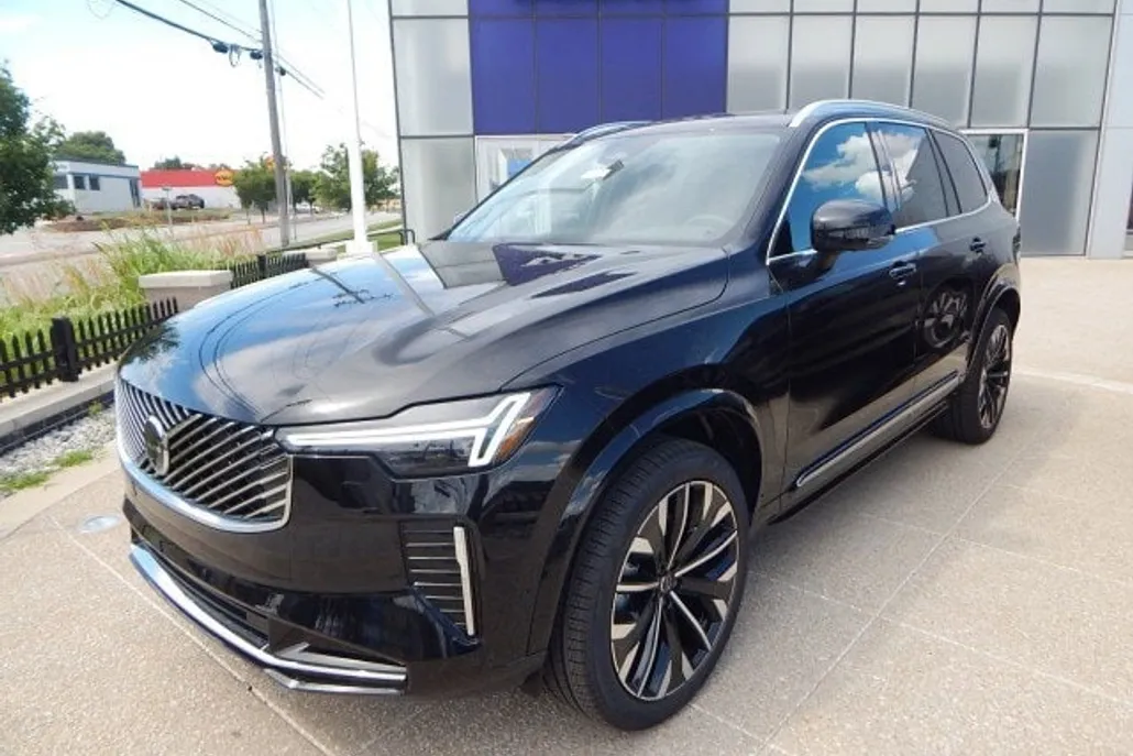 2026 Volvo XC90 Plus photo 1
