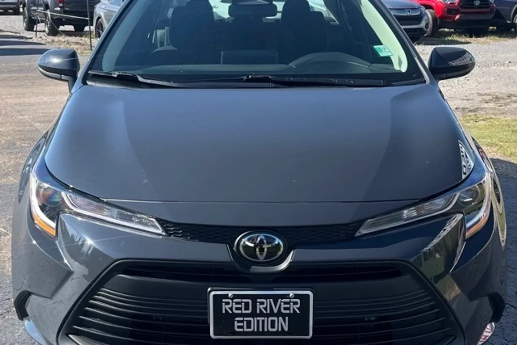 2024 Toyota Corolla LE photo 1