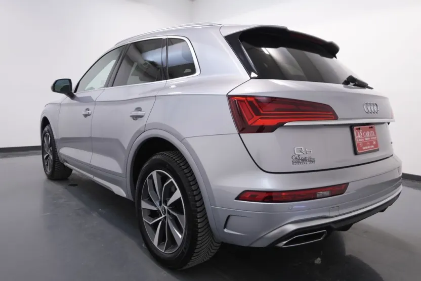 2022 Audi Q5 45 S line Premium photo 1