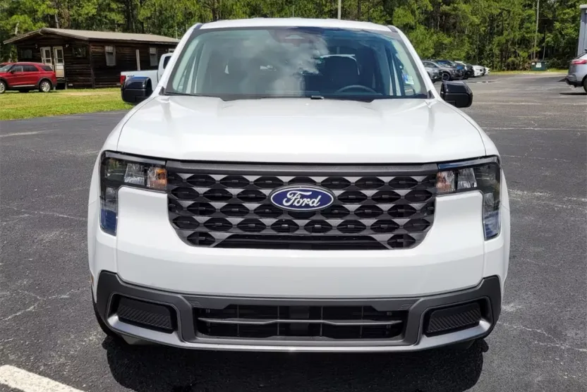 2025 Ford Maverick XLT photo 1