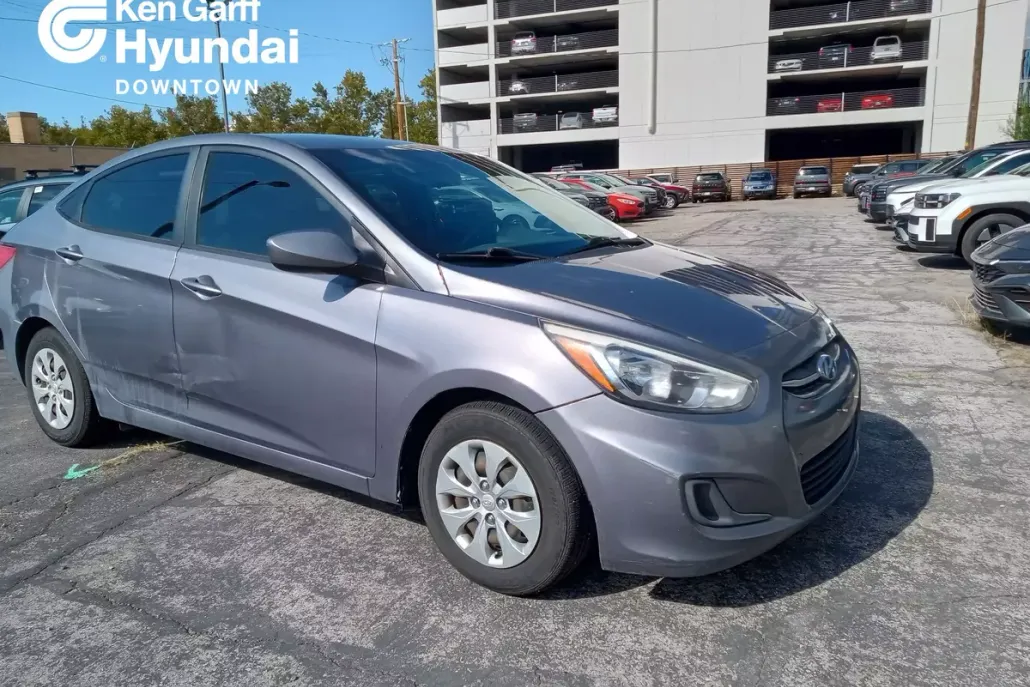2016 Hyundai Accent SE photo 1