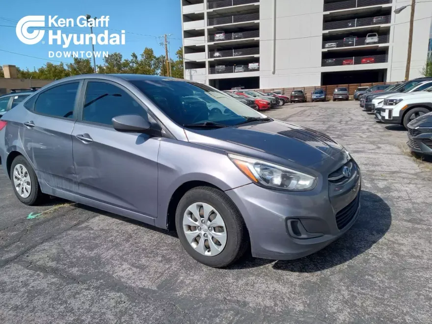 2016 Hyundai Accent SE photo 1