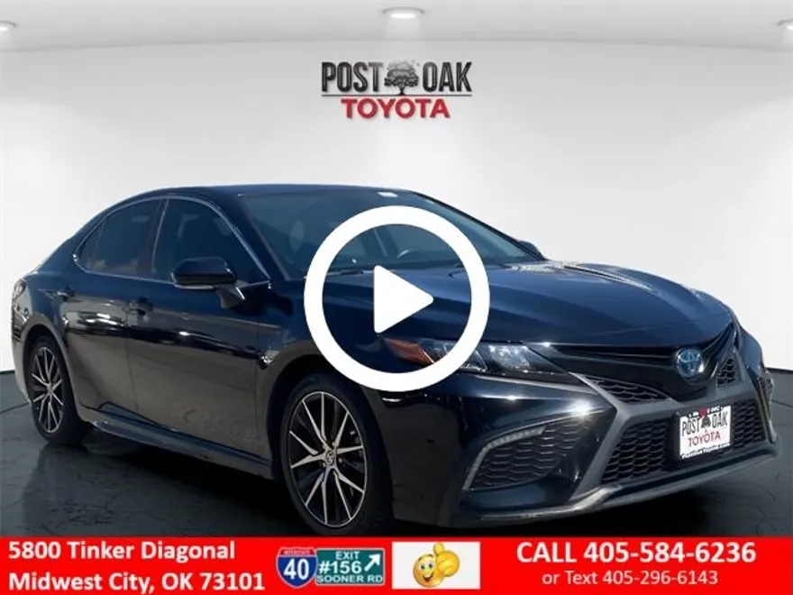 2022 Toyota Camry SE photo 1