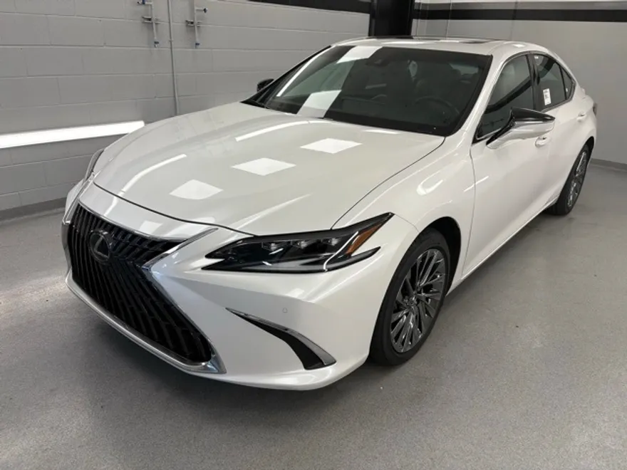 2025 Lexus ES 300h Luxury photo 1