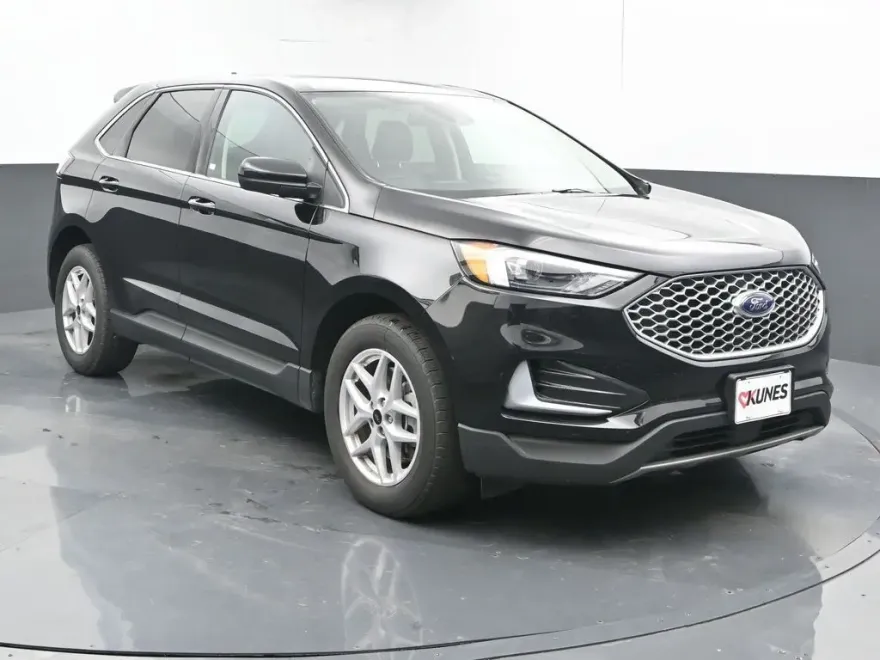 2024 Ford Edge SEL photo 1