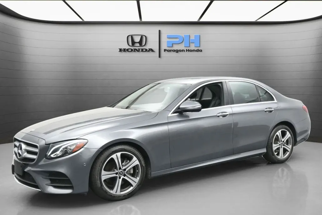 2018 Mercedes Benz E 300 photo 1