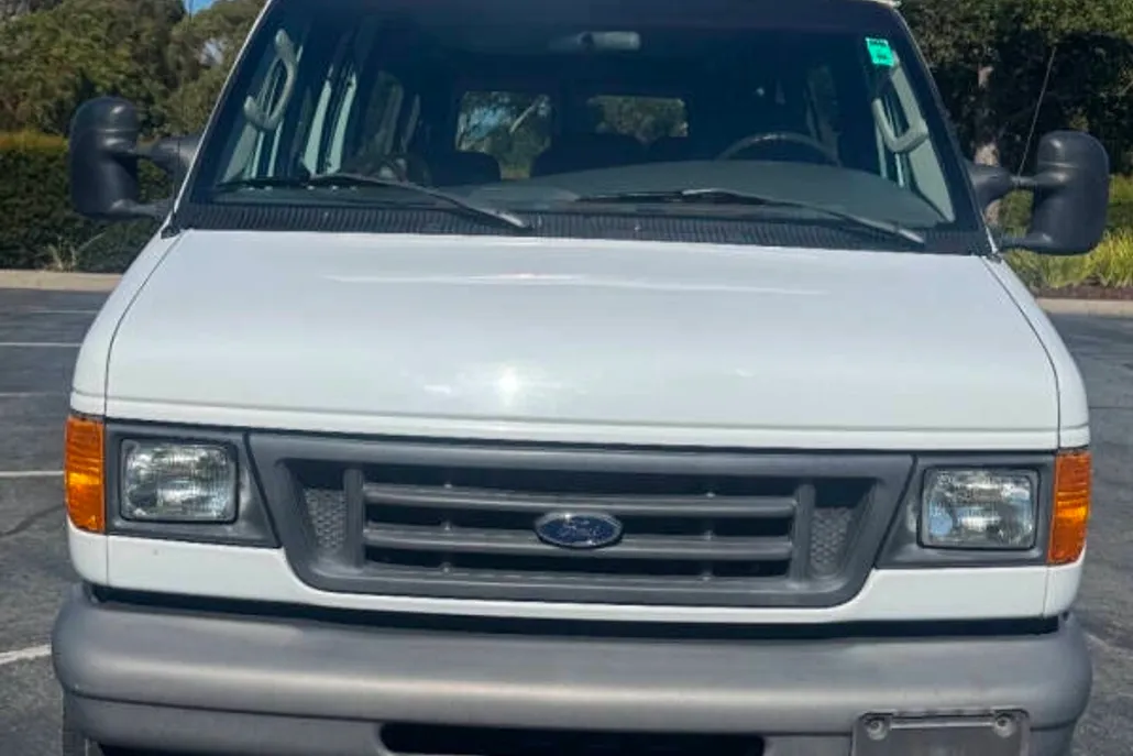 2007 Ford E-350 photo 1