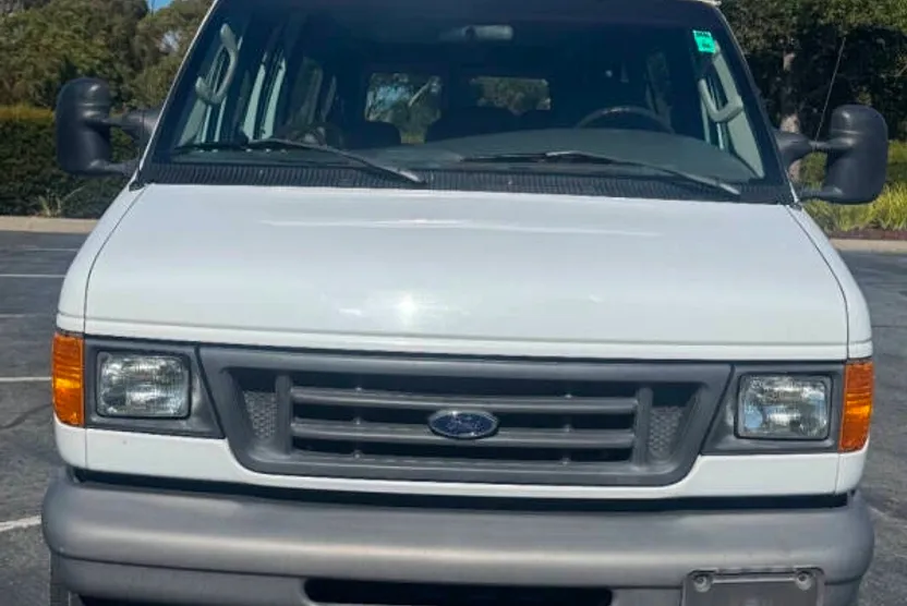 2007 Ford E-350 photo 1