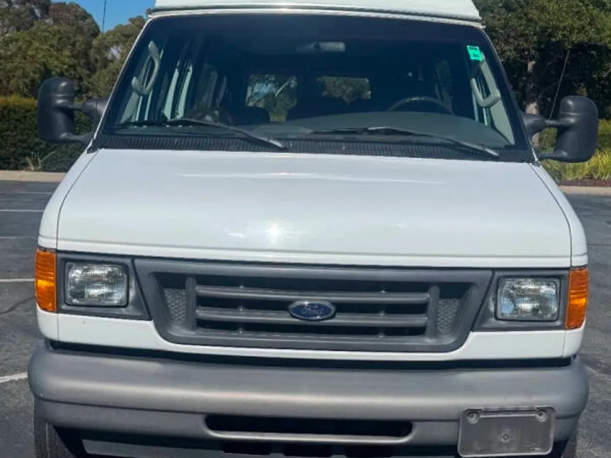 2007 Ford E-350 photo 1