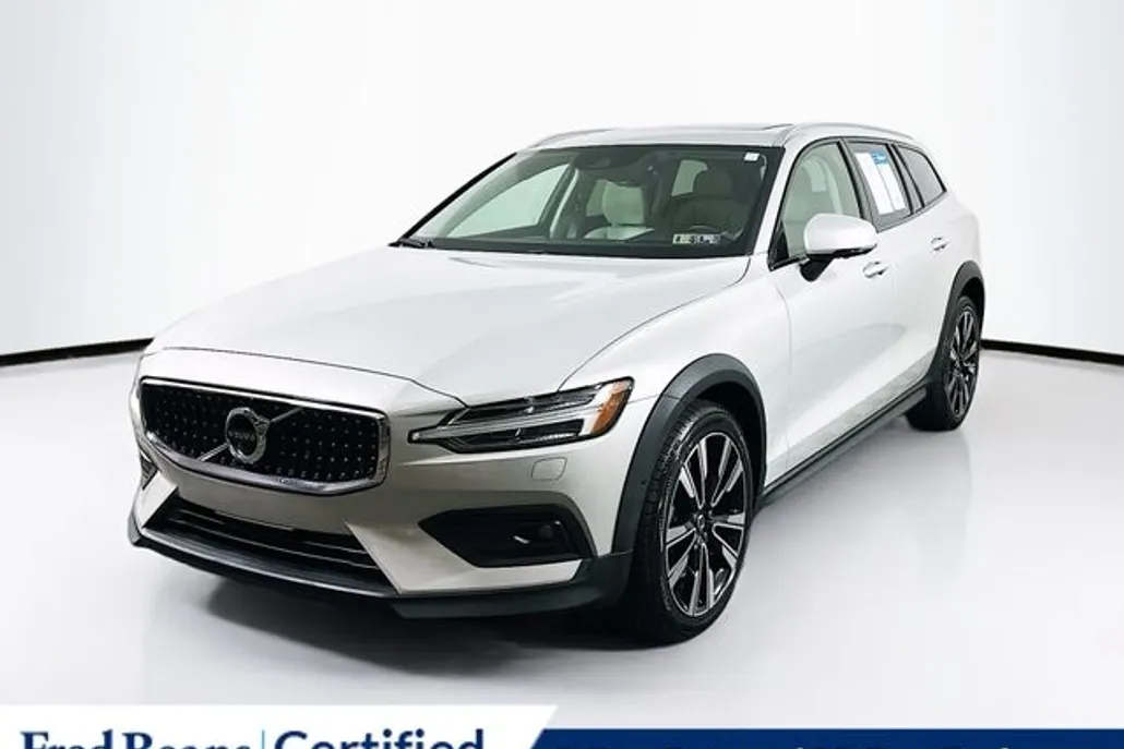 2022 Volvo V60 Cross Country T5 photo 1