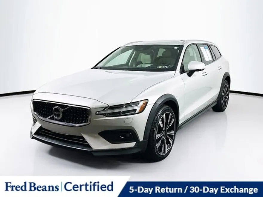 2022 Volvo V60 Cross Country T5 photo 1