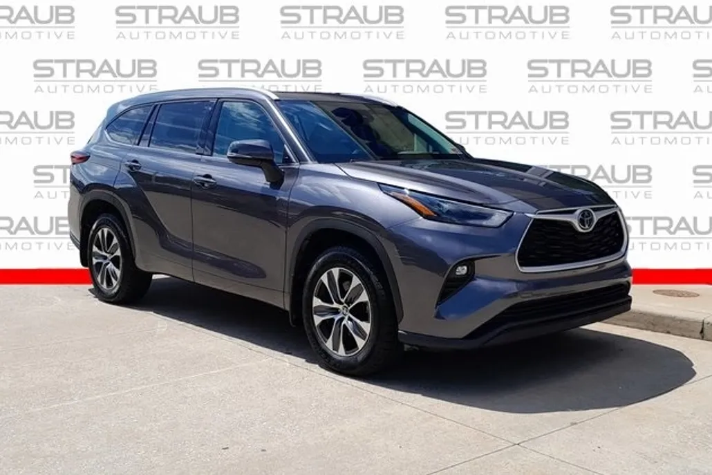 2022 Toyota Highlander XLE photo 1