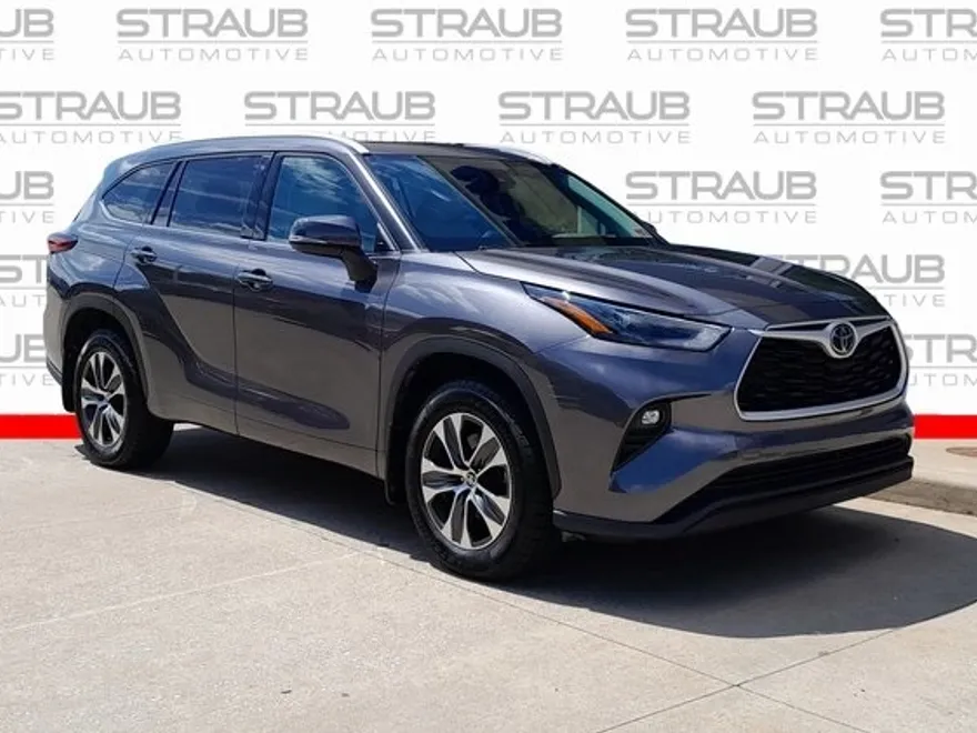 2022 Toyota Highlander XLE photo 1
