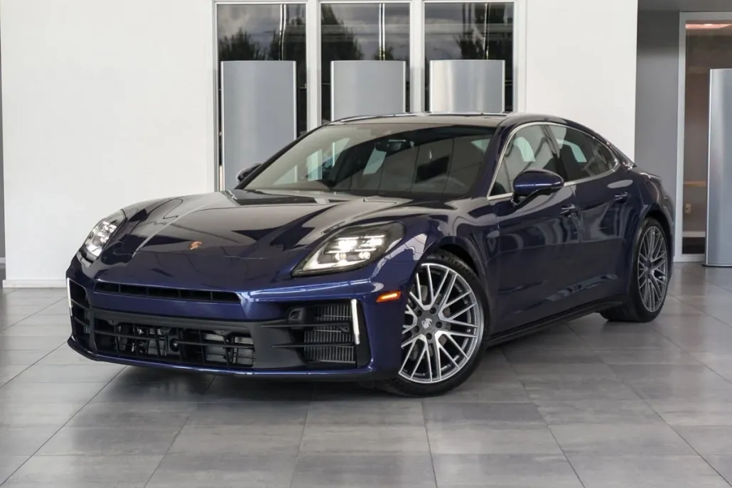 2024 Porsche Panamera 4 photo 1
