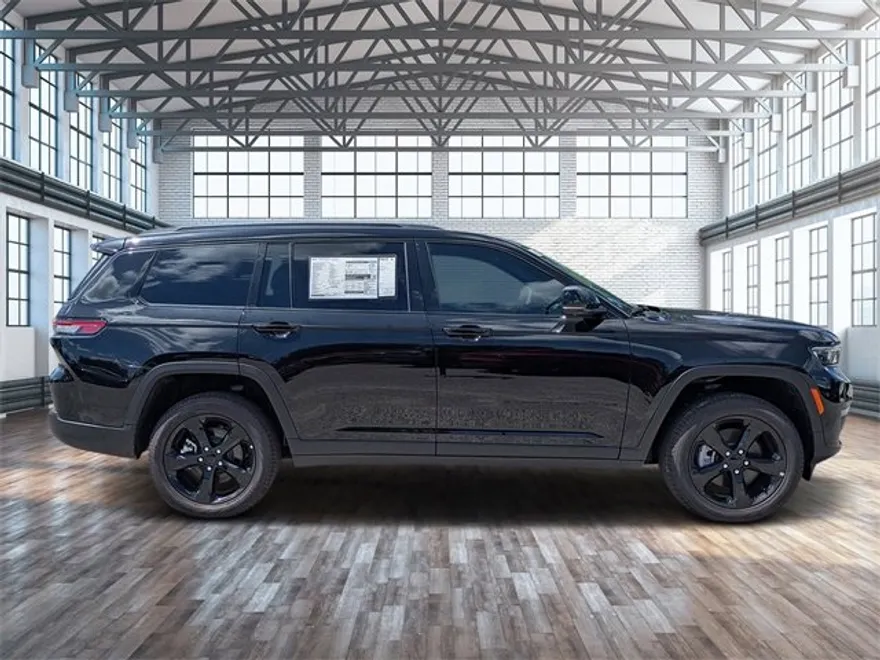 2025 Jeep Grand Cherokee Limited photo 1