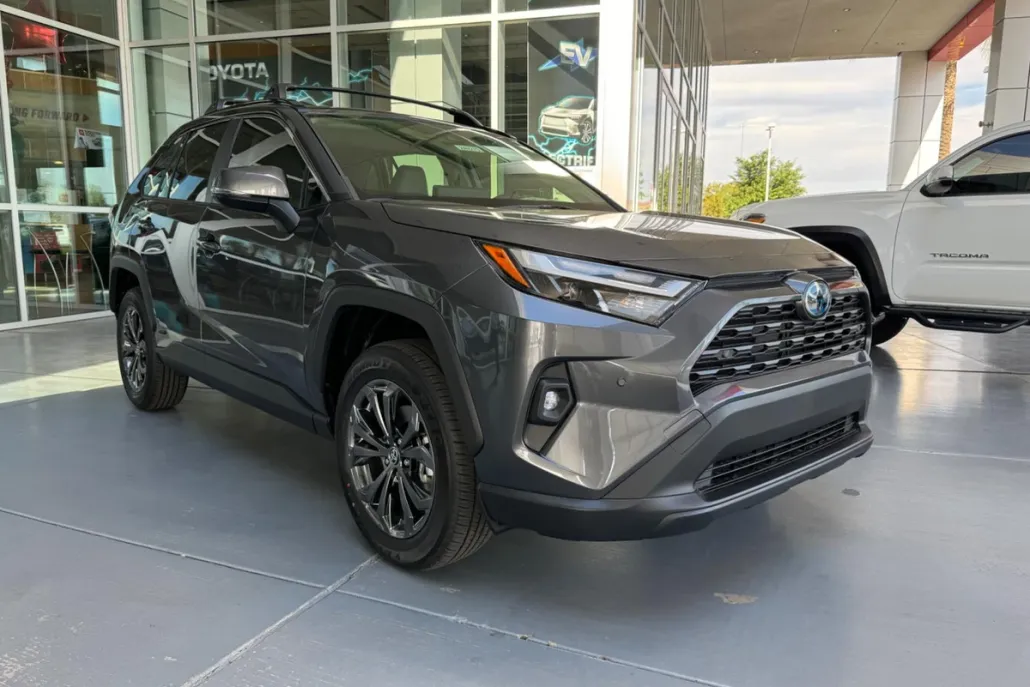 2025 Toyota RAV4 Hybrid XLE Premium photo 1