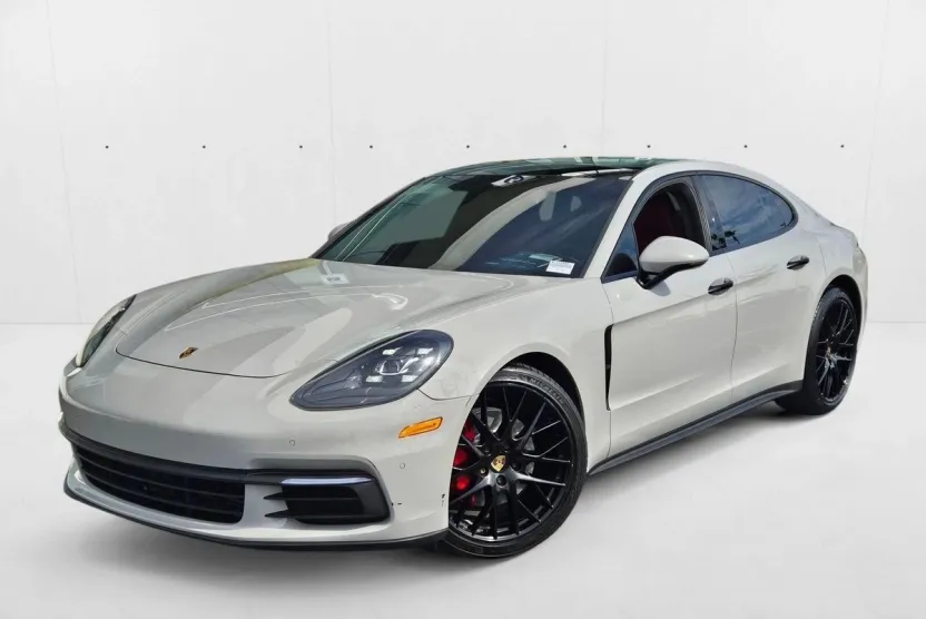 2019 Porsche Panamera Base 4 photo 1