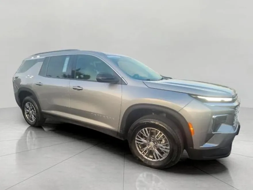 2025 Chevrolet Traverse 2LT photo 1