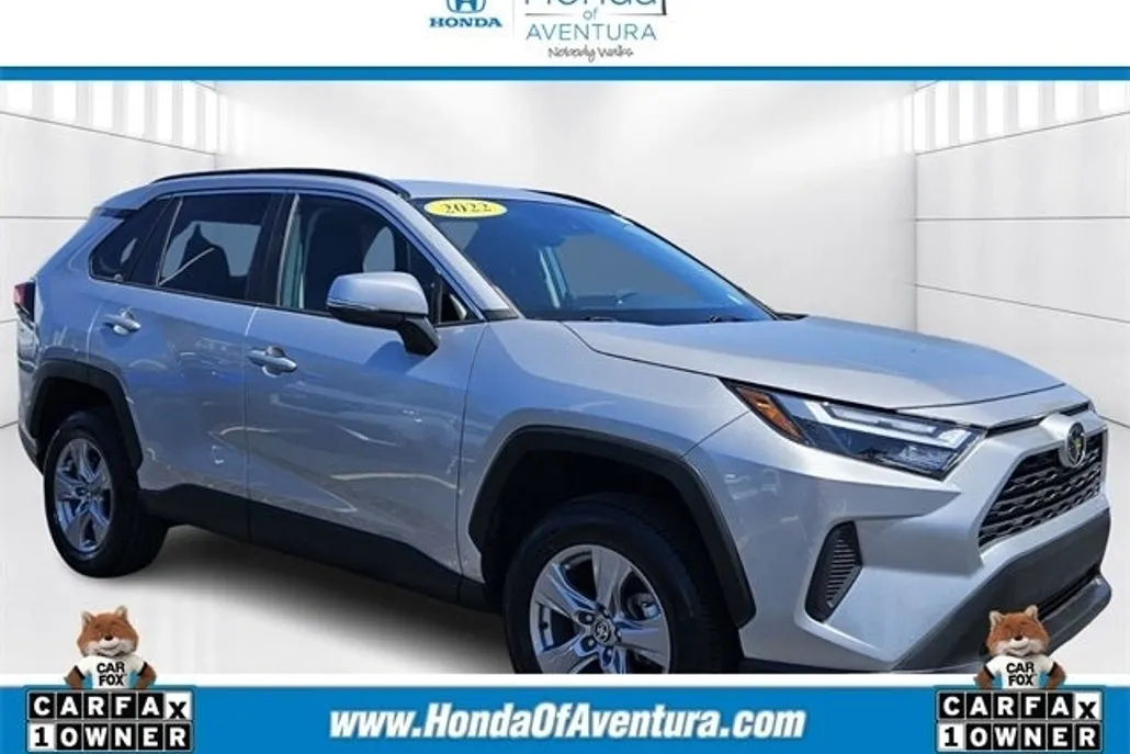 2022 Toyota RAV4 XLE photo 1