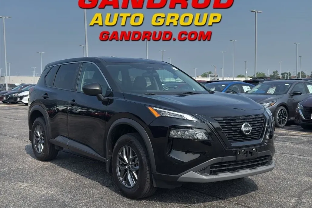 2022 Nissan Rogue AWD S photo 1