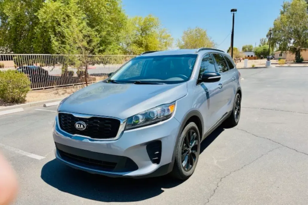 2019 Kia Sorento LX photo 1