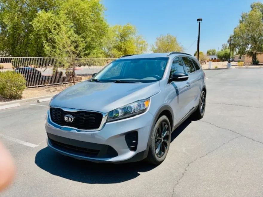 2019 Kia Sorento LX photo 1