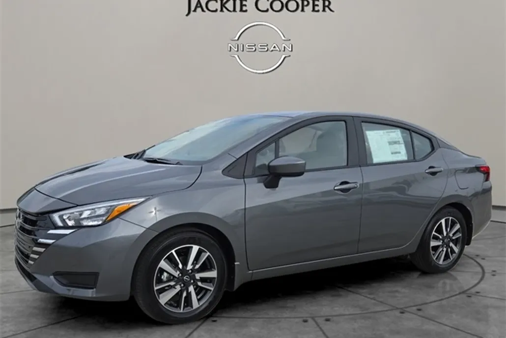 2025 Nissan Versa 1.6 SV photo 1