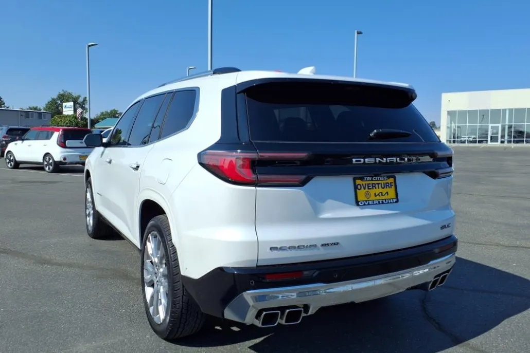2024 Gmc Acadia Denali photo 1