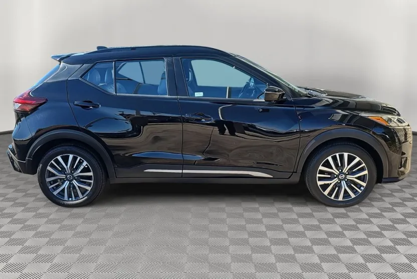 2021 Nissan Kicks SR photo 1