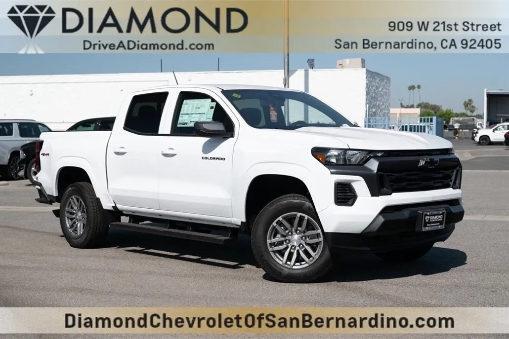 2025 Chevrolet Colorado Work Truck LT photo 1