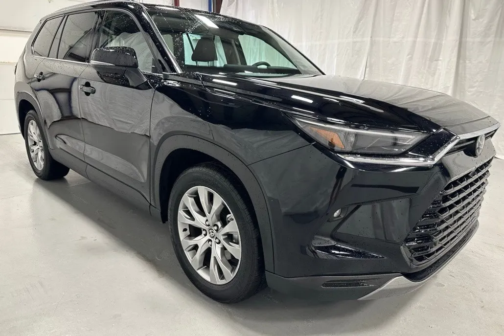 2025 Toyota Grand Highlander Limited photo 1