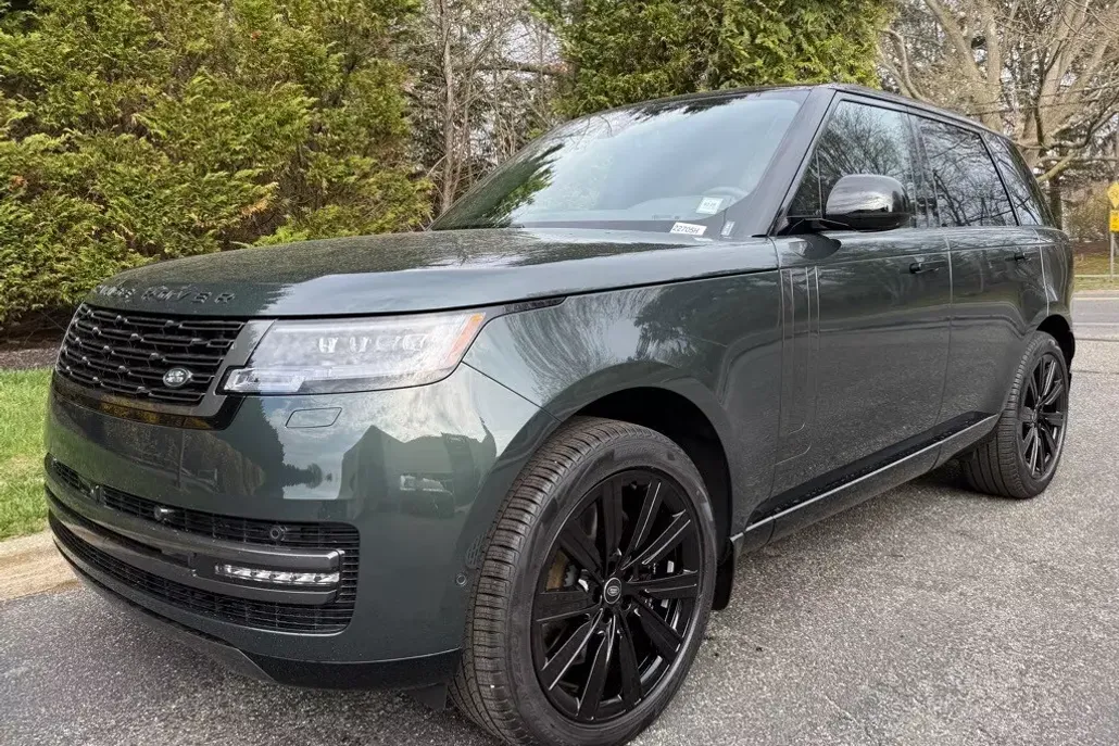 2025 Land Rover Range Rover SE photo 1
