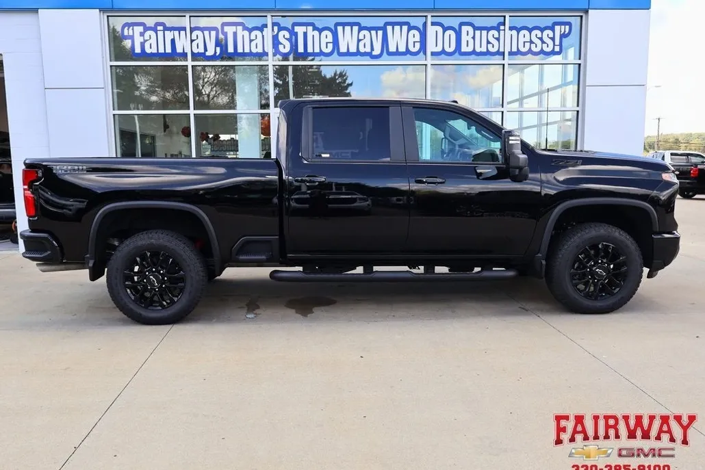2025 Chevrolet Silverado 2500HD LT photo 1