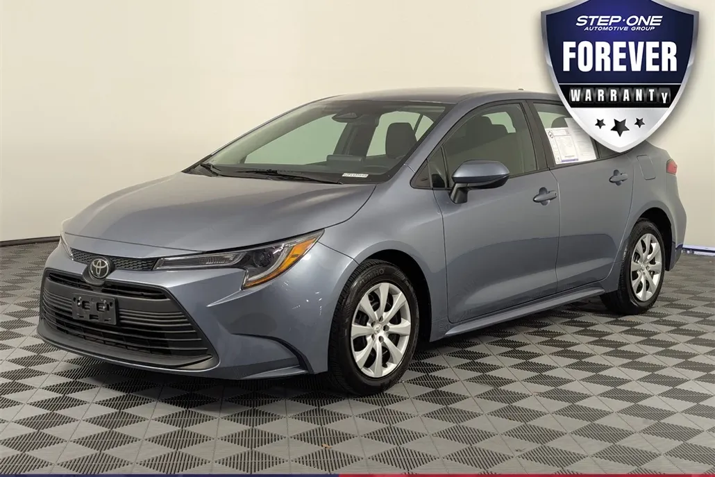 2024 Toyota Corolla LE photo 1