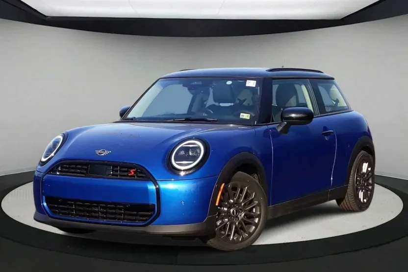 2025 Mini Cooper 2 Door Hardtop Signature photo 1