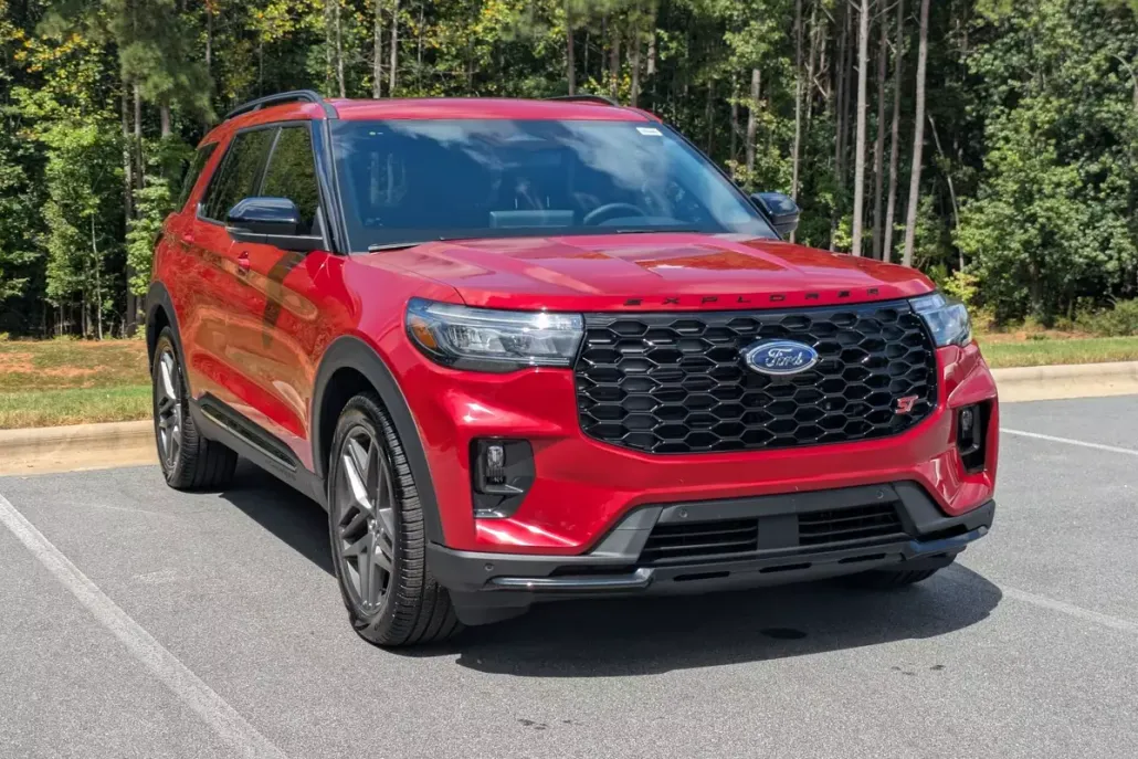 2025 Ford Explorer ST photo 1