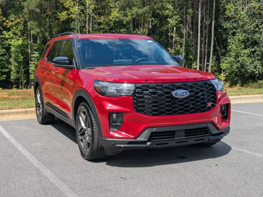 2025 Ford Explorer ST photo 1