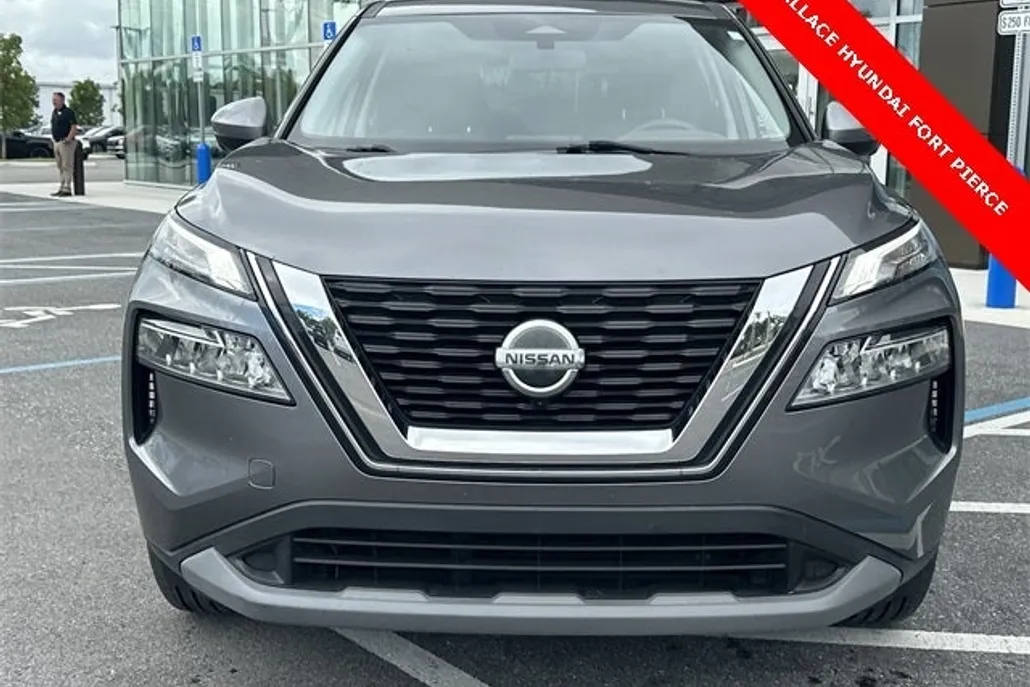 2021 Nissan Rogue SV photo 1