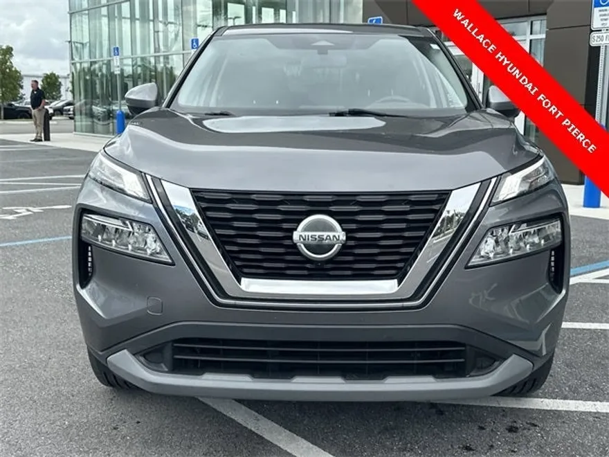 2021 Nissan Rogue SV photo 1