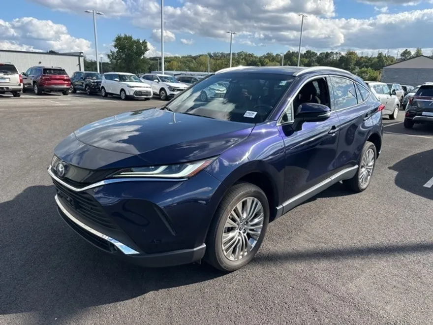 2023 Toyota Venza XLE photo 1