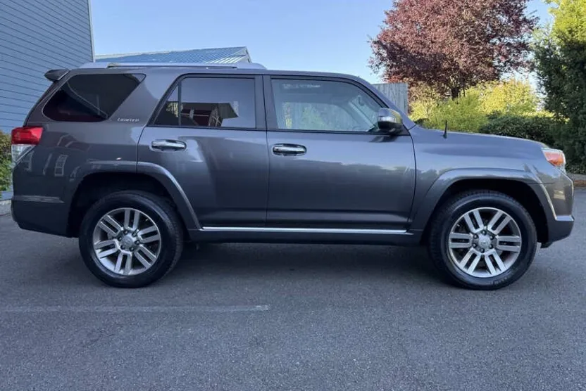 2010 Toyota 4Runner Limited photo 1