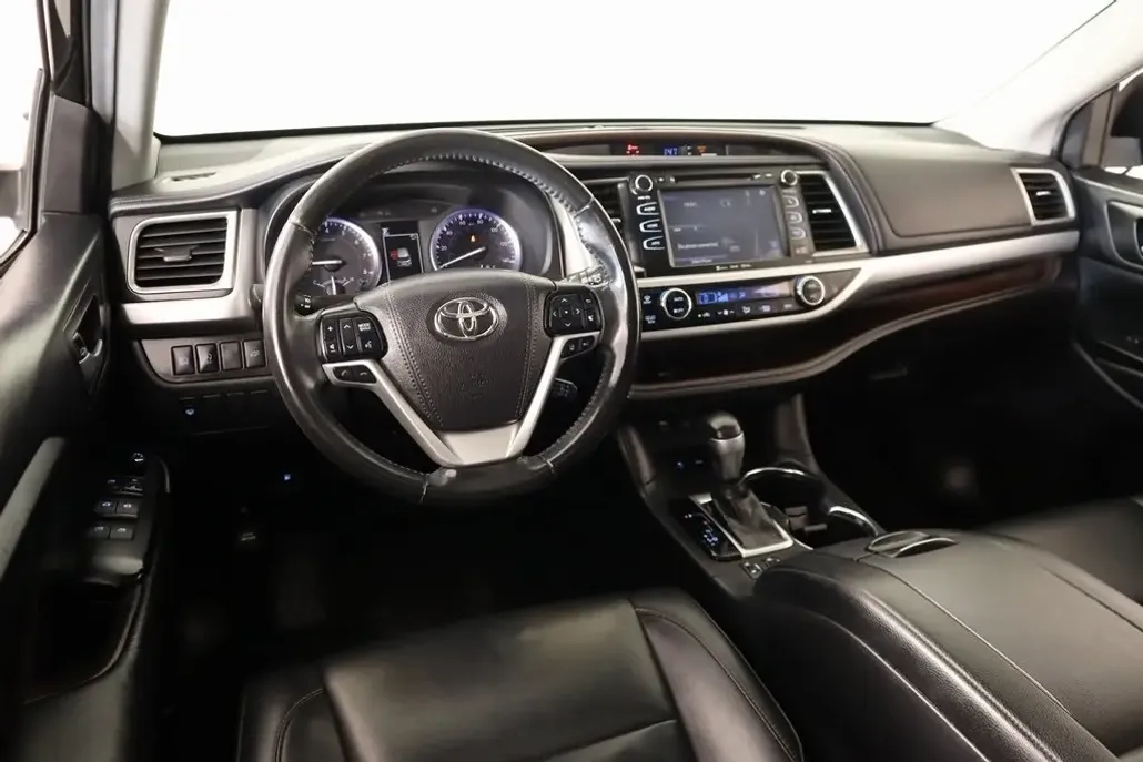 2019 Toyota Highlander XLE photo 1