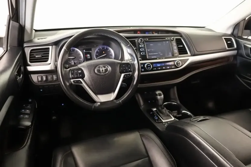 2019 Toyota Highlander XLE photo 1