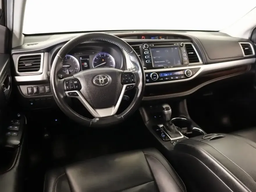 2019 Toyota Highlander XLE photo 1
