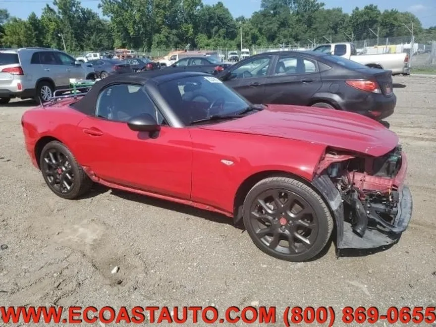 2017 Fiat 124 Spider Abarth photo 1