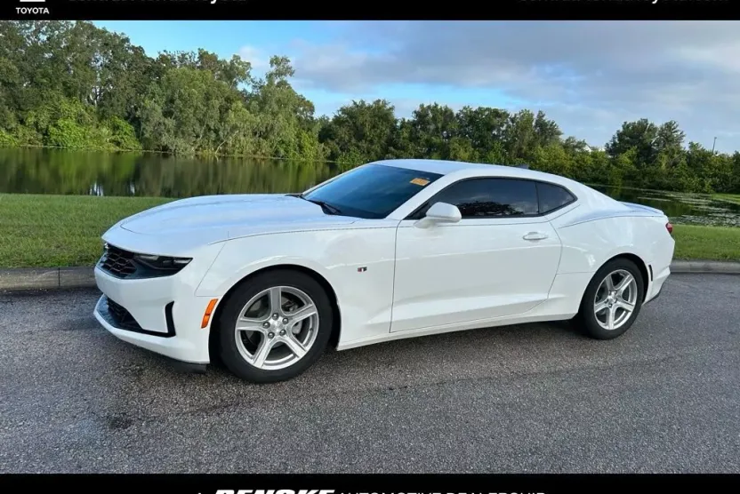 2023 Chevrolet Camaro 1LT photo 1