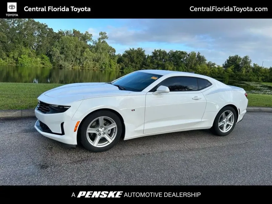 2023 Chevrolet Camaro 1LT photo 1