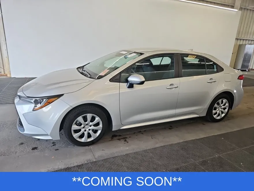 2022 Toyota Corolla LE photo 1