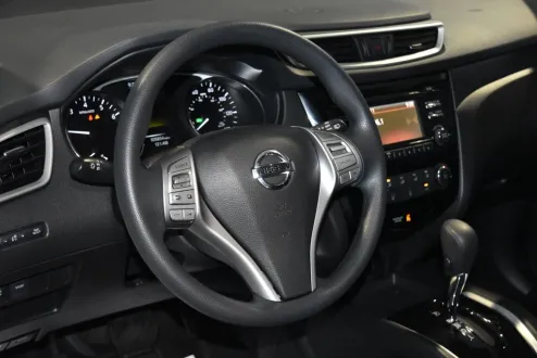 2016 Nissan Rogue S photo 2
