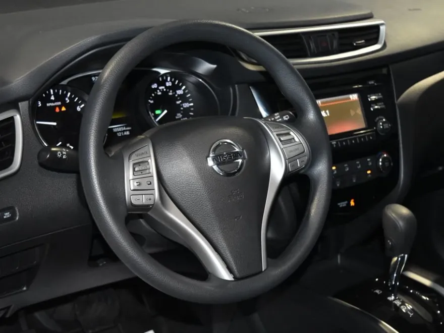 2016 Nissan Rogue S photo 2
